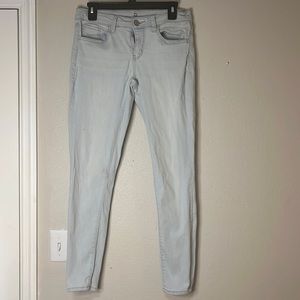 Light blue skinny jeans formfitting